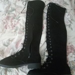 Boots size 8.5 us black